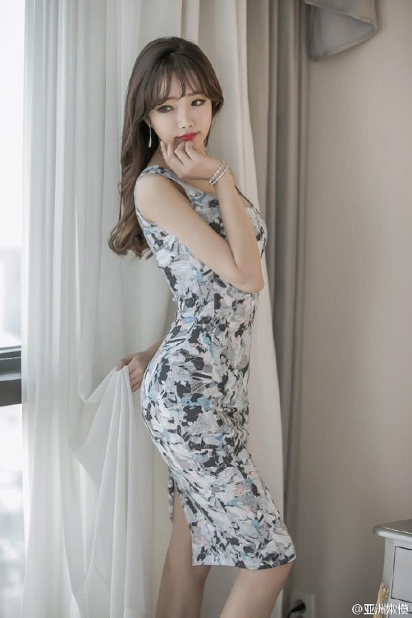 复古印花连衣裙性感OL美女写真第二辑(点击浏览下一张趣图)