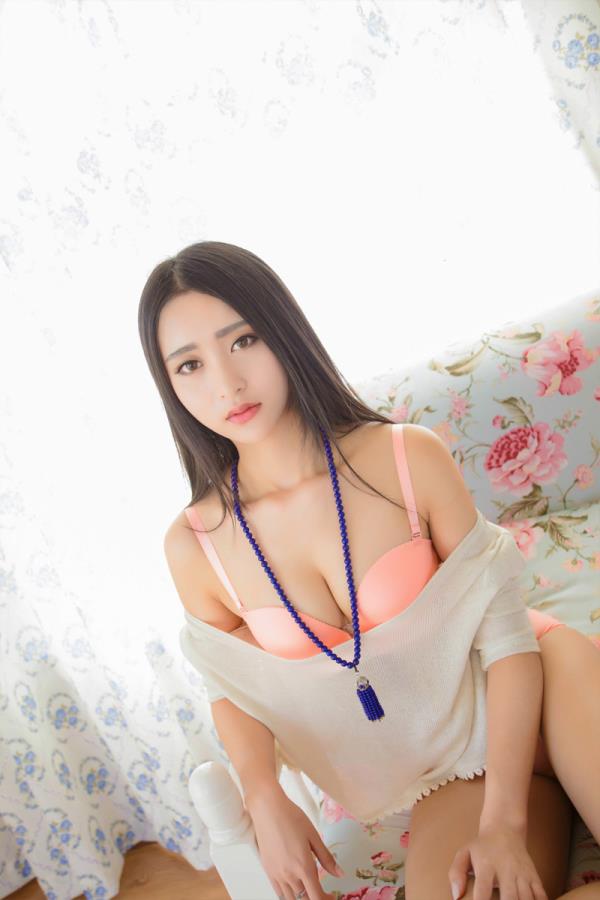 lucky咏丹性感身材美腿居家私房写真(2)(点击浏览下一张趣图)