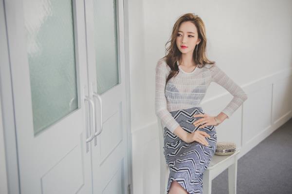黑色内衣透视装性感OL美女诱惑写真(点击浏览下一张趣图)