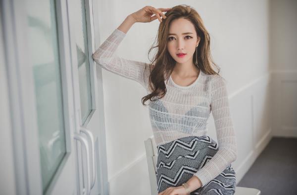 黑色内衣透视装性感OL美女诱惑写真(2)(点击浏览下一张趣图)