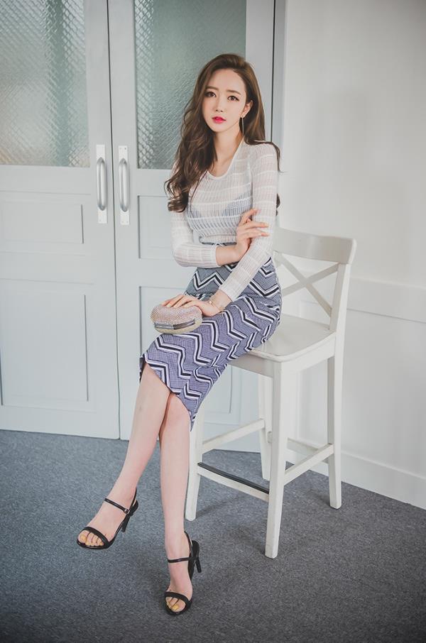 黑色内衣透视装性感OL美女诱惑写真(6)(点击浏览下一张趣图)