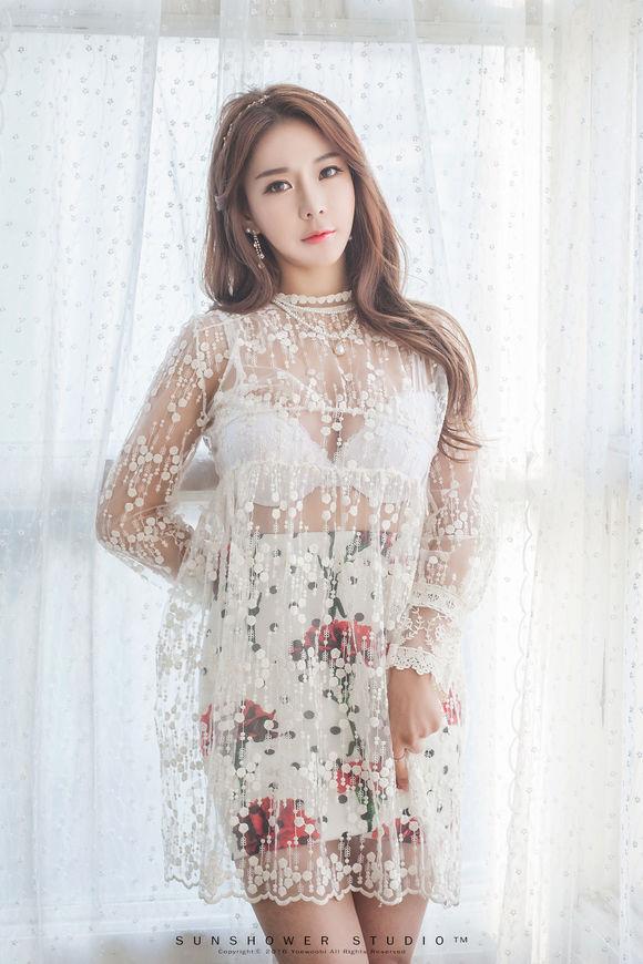女神范儿白色蕾丝透视装美女私房照(4)(点击浏览下一张趣图)