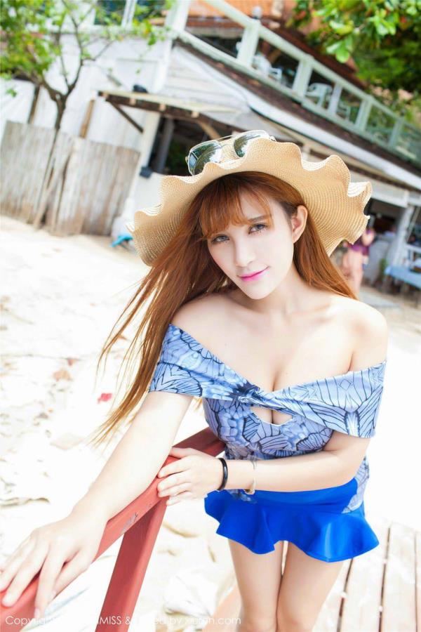 性感女神LalaBaby啦啦美女图片写真(点击浏览下一张趣图)