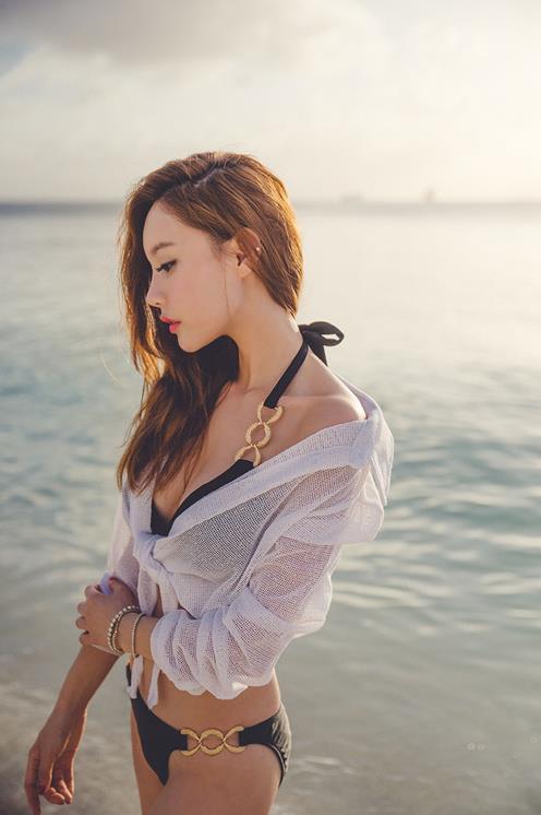 夕阳下的透视装性感比基尼美女写真(3)(点击浏览下一张趣图)