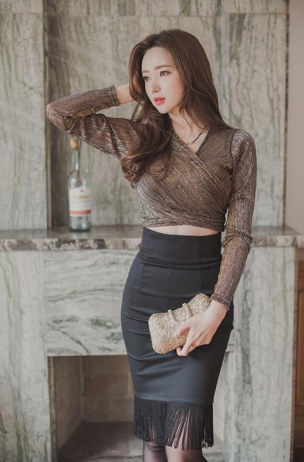气质端庄的职业套裙性感美女诱惑图片(6)(点击浏览下一张趣图)