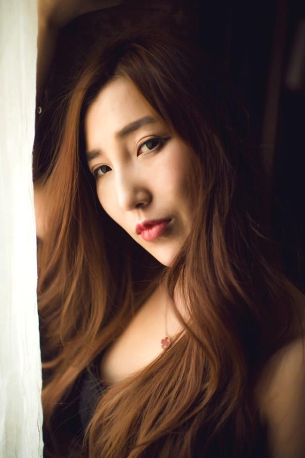 非主流个性美女大尺度半乳诱惑写真照(4)(点击浏览下一张趣图)