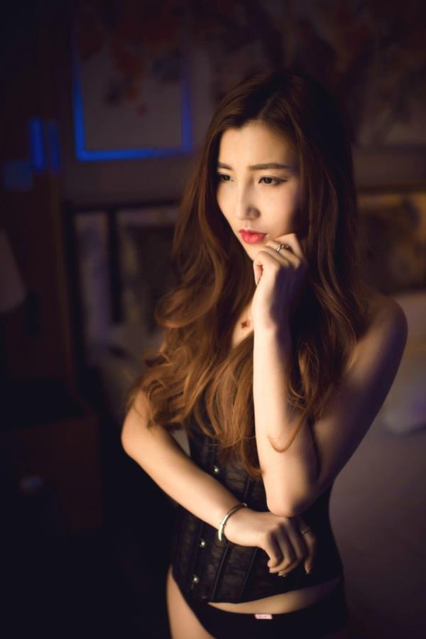 非主流个性美女大尺度半乳诱惑写真照(7)(点击浏览下一张趣图)