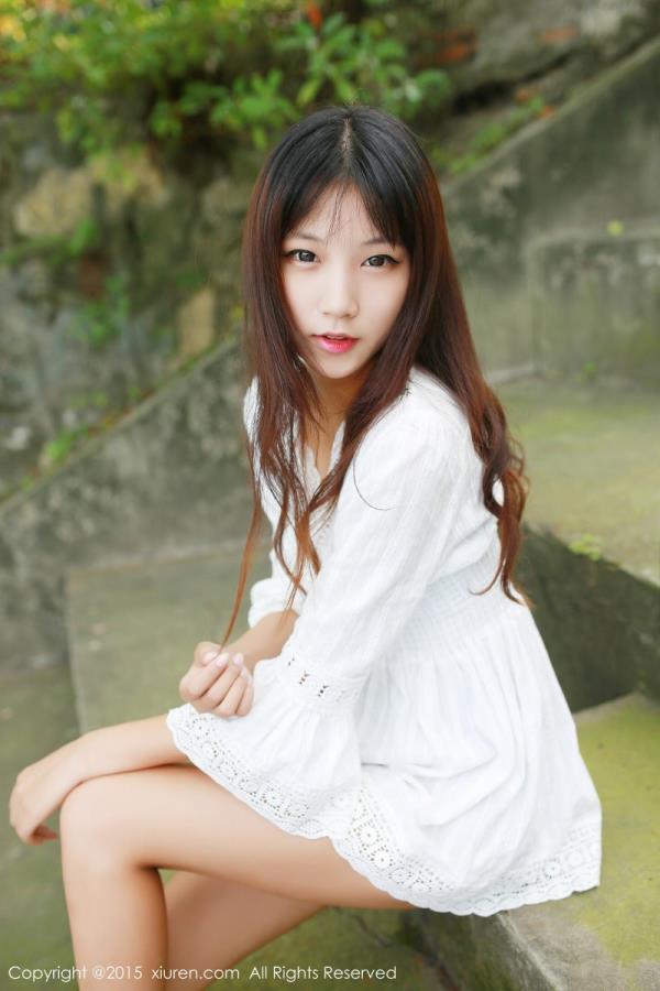 美女模特连衣裙下白皙美腿性感写真(点击浏览下一张趣图)