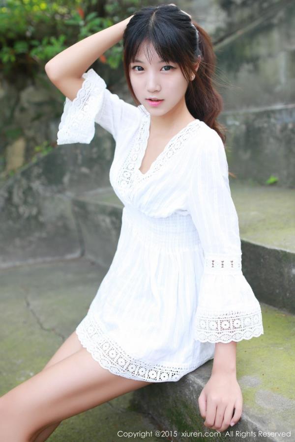 美女模特连衣裙下白皙美腿性感写真(9)(点击浏览下一张趣图)