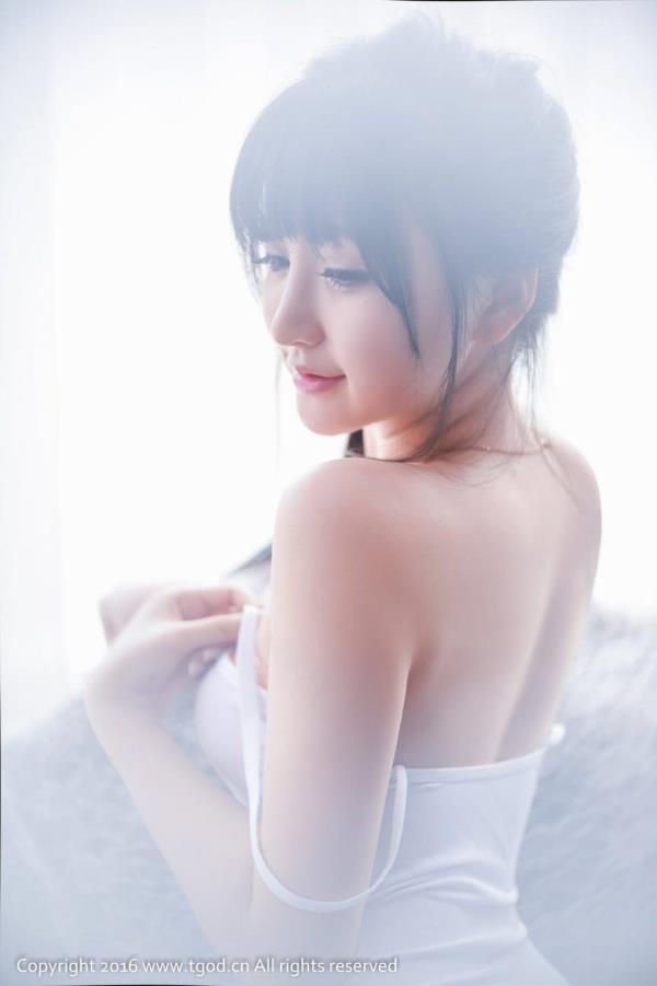 90后童颜巨乳米妮私房诱惑写真(9)(点击浏览下一张趣图)