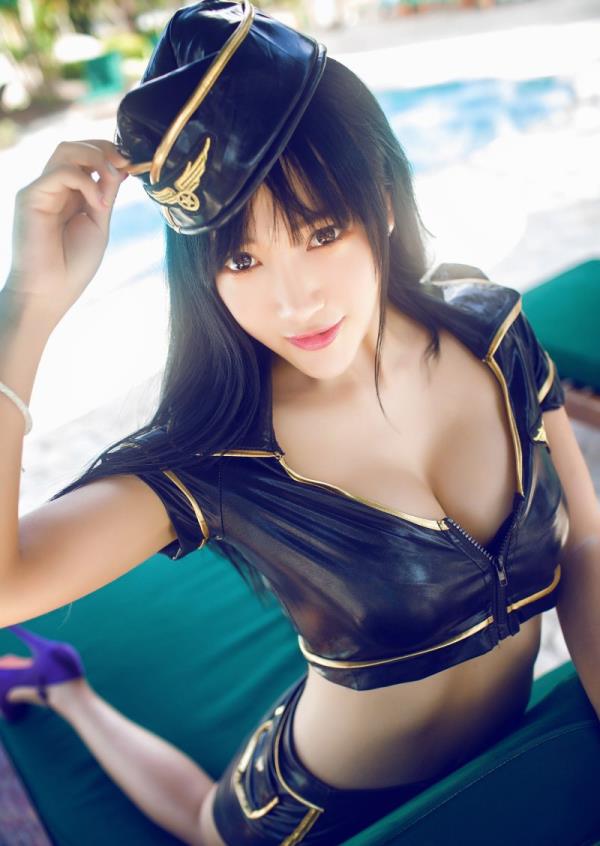推女神巨乳性感制服诱惑写真(2)(点击浏览下一张趣图)