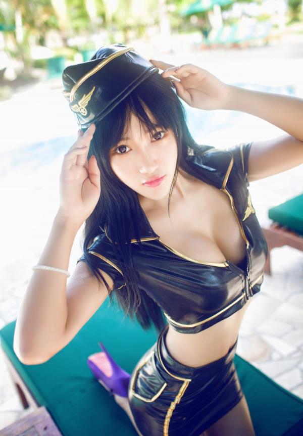 推女神巨乳性感制服诱惑写真(6)(点击浏览下一张趣图)