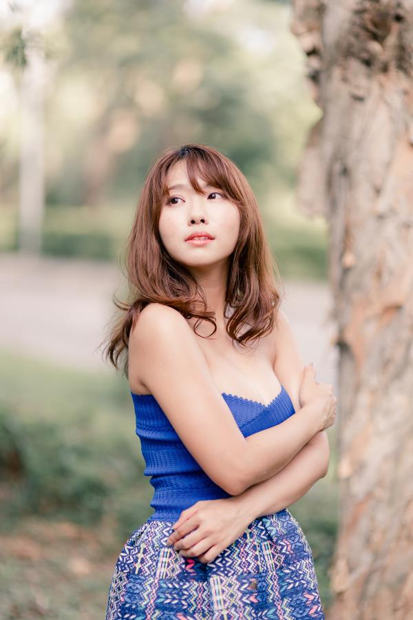丰满迷人街拍美女网写真照第二辑(3)(点击浏览下一张趣图)