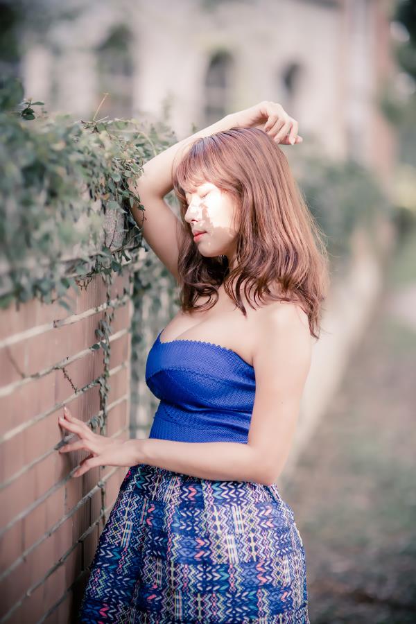 丰满迷人街拍美女网写真照第二辑(9)(点击浏览下一张趣图)