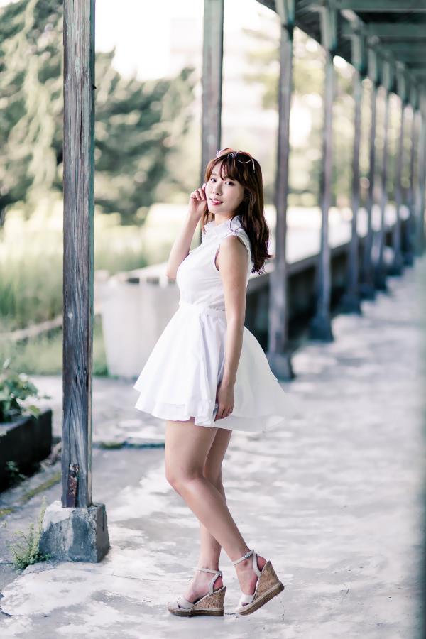 丰满迷人街拍美女网写真照第二辑(10)(点击浏览下一张趣图)