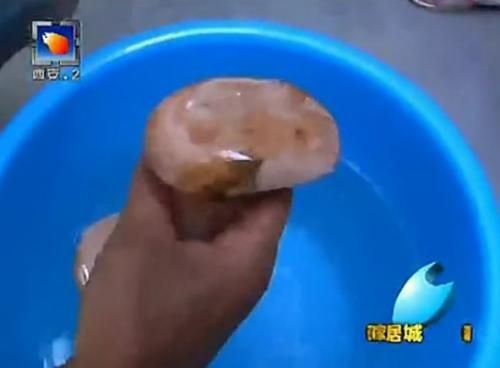 女记者太岁自慰器组图:女记者播报自慰器 太岁肉灵芝记者(4)(点击浏览下一张趣图)