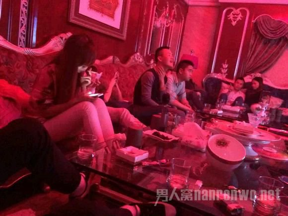 酒吧陪酒女龌龊图片:ktv里的龌龊狗男女图(7)(点击浏览下一张趣图)