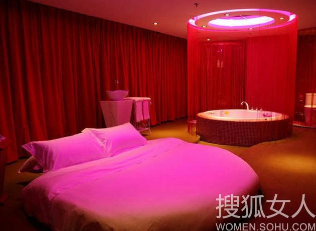 情趣宾馆房间图片大全:情侣酒店水床玩法(点击浏览下一张趣图)
