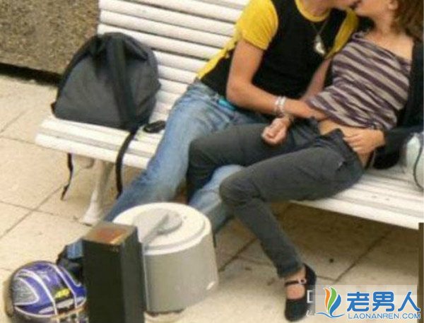 野外情侣亲密图片大全:情侣监控下的不雅视频(点击浏览下一张趣图)