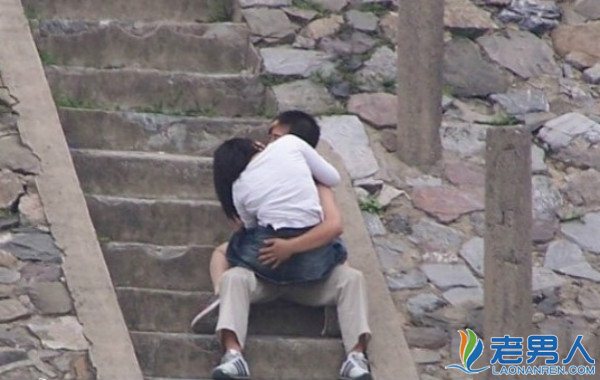 野外情侣亲密图片大全:情侣监控下的不雅视频(15)(点击浏览下一张趣图)