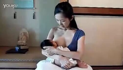 爸爸无意间看到我的胸:爸爸看我喂奶图(2)(点击浏览下一张趣图)