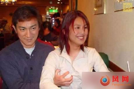 女明星被非礼瞬间图:女星当众脱内衣内裤(9)(点击浏览下一张趣图)