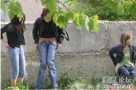 实拍女子大小便:女子当街拉屎图片 尿急图片欣赏(5)(点击浏览下一张趣图)