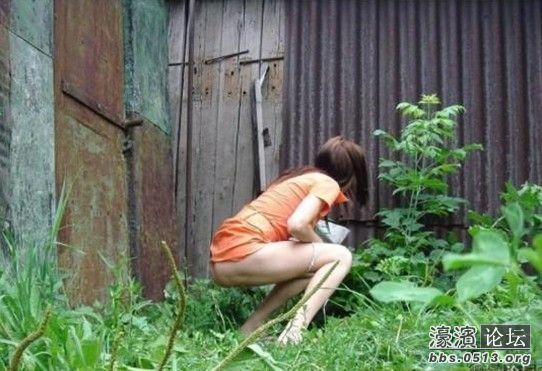 实拍女子大小便:女子当街拉屎图片 尿急图片欣赏(6)(点击浏览下一张趣图)