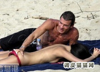 章子怡不可告人的照片:爆奶门(3)(点击浏览下一张趣图)