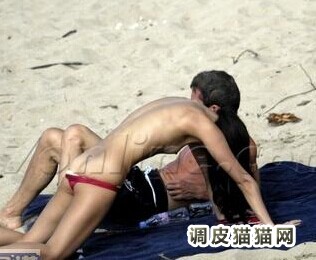 章子怡不可告人的照片:爆奶门(5)(点击浏览下一张趣图)