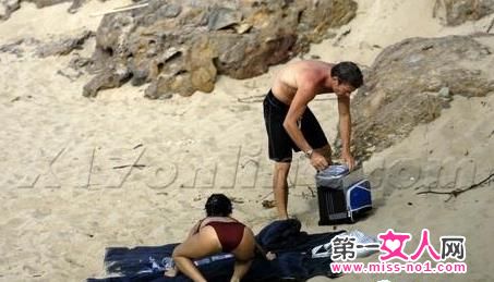 章子怡不可告人的照片:爆奶门(9)(点击浏览下一张趣图)