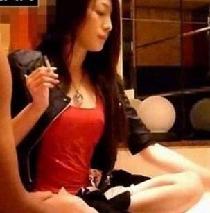 韩国女星潜规悲惨截图:韩国女星潜规全集31-5(12)(点击浏览下一张趣图)