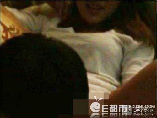 主播混入女生宿舍:浙江试衣间照片(点击浏览下一张趣图)
