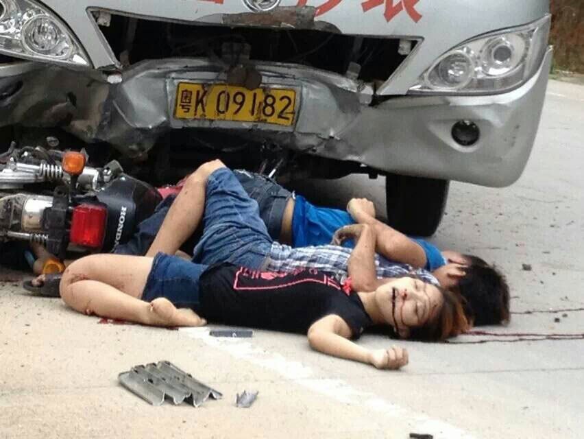 最新交通事故图片:车祸现场恐怖图片(点击浏览下一张趣图)