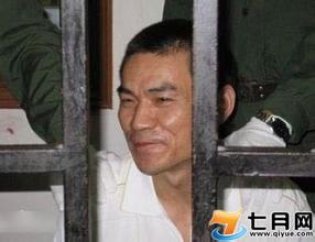 乔四爷的故事葬礼视频 :乔四爷出殡车队(点击浏览下一张趣图)