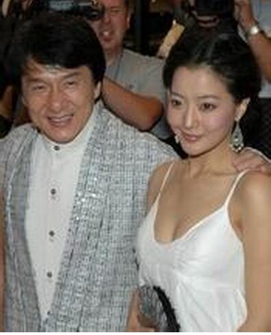 成龙金喜善暧昧图片:暧昧动态图片(2)(点击浏览下一张趣图)