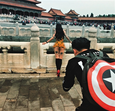 故宫裸模事件:故宫裸模女主角照片(5)(点击浏览下一张趣图)