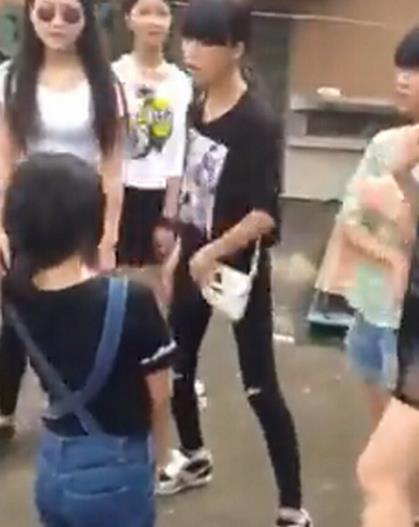永新县打人事件原视频:江西永新打人女生人肉(6)(点击浏览下一张趣图)