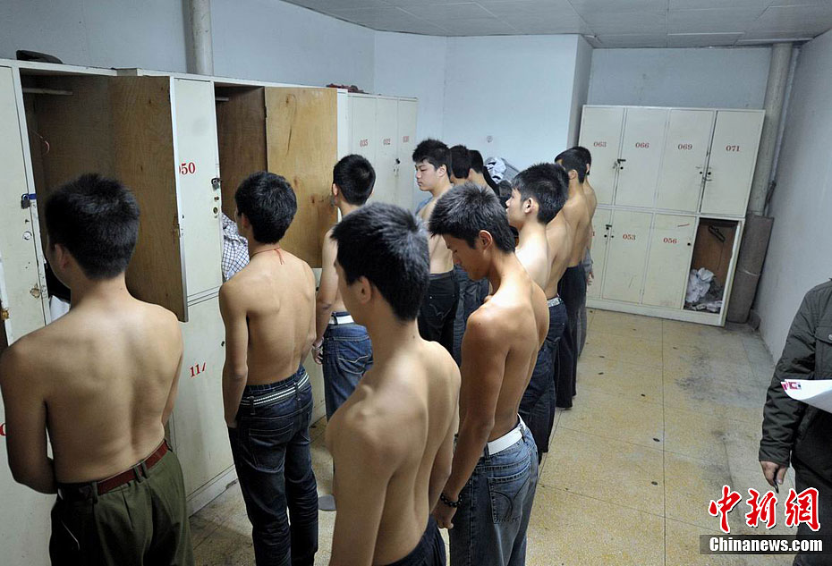 高考体检男生要裸检吗:高考体检检查男生生殖器官吗图片(8)(点击浏览下一张趣图)