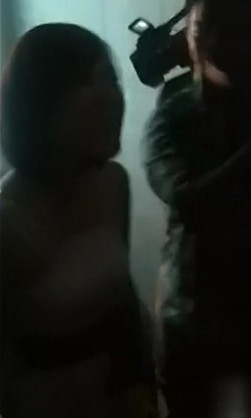 入洞房房间要怎么准备:河南闹伴娘闹视频在线(7)(点击浏览下一张趣图)