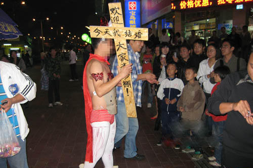 新婚之夜入洞房不久:形形色色的夫妻被偷拍(6)(点击浏览下一张趣图)