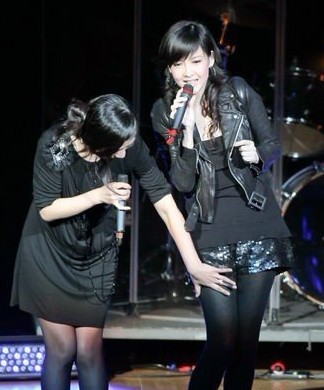 喜欢摸你大腿的男人:揉腿揉到裤裆里,摸大腿的感觉(7)(点击浏览下一张趣图)