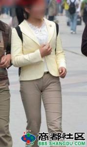 穿紧身裤挤b的女人图片:正面白色紧b裤图片,最小牛仔裤衩(3)(点击浏览下一张趣图)