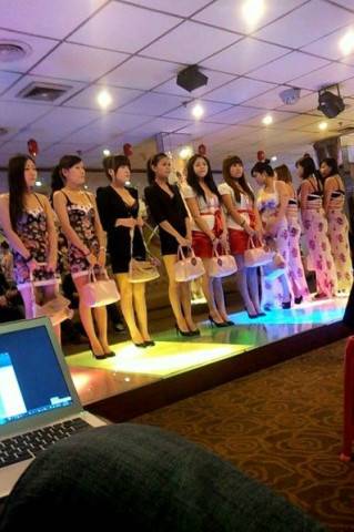 夜总会妓女的故事:夜总会躺式服务故事(3)(点击浏览下一张趣图)
