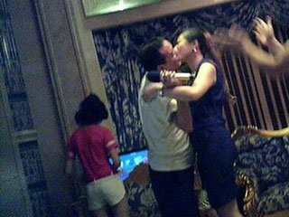 夜总会公主陪床图片:男人玩夜总会小姐视频(点击浏览下一张趣图)