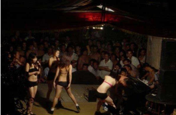夜总会公主陪床图片:男人玩夜总会小姐视频(6)(点击浏览下一张趣图)