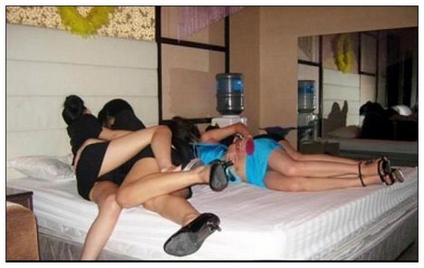 夜总会的公主是干嘛的:夜总会小姐陪侍图片(5)(点击浏览下一张趣图)