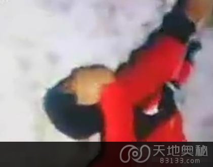 2009年重庆红衣男孩事件(点击浏览下一张趣图)