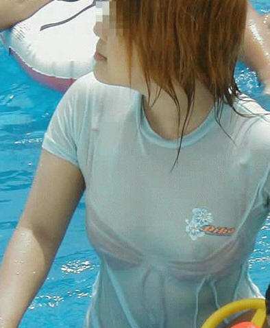 运动场上女的出糗图片:运动场上美女走光(7)(点击浏览下一张趣图)
