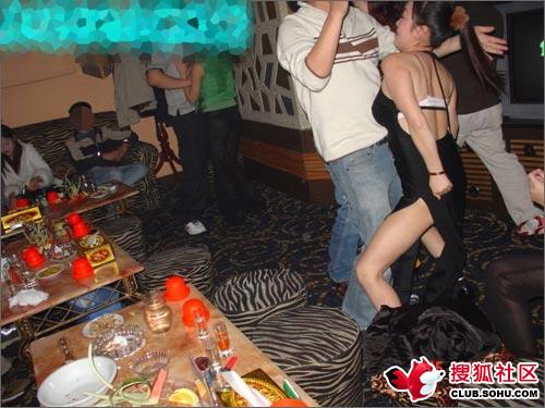 微信换妻群图片:哈尔滨多对换妻照片,换妻集市(6)(点击浏览下一张趣图)